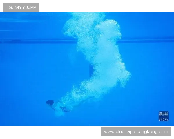 世界跳水锦标赛决赛中多位选手完成高难度动作,世界跳水世锦赛 世界跳水锦标赛决赛中多位选手完成高难度动作,世界跳水世锦赛